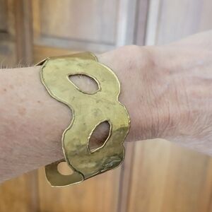 Diecut Gold Tone Bangle Braclet